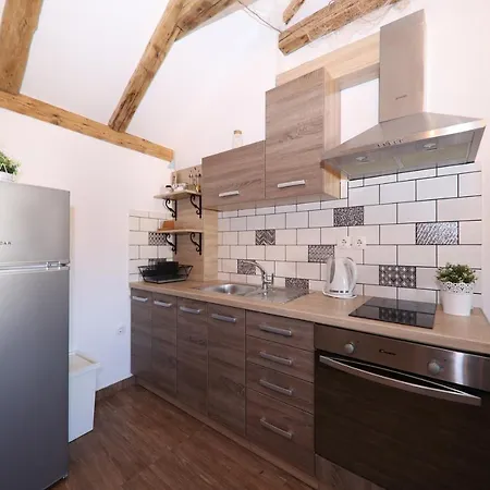 アパート Dvor ベティナ