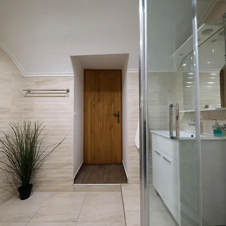 アパート Dvor ベティナ