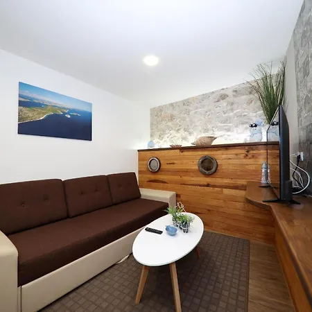 Dvor Apartment Betina (Sibenik-Knin)