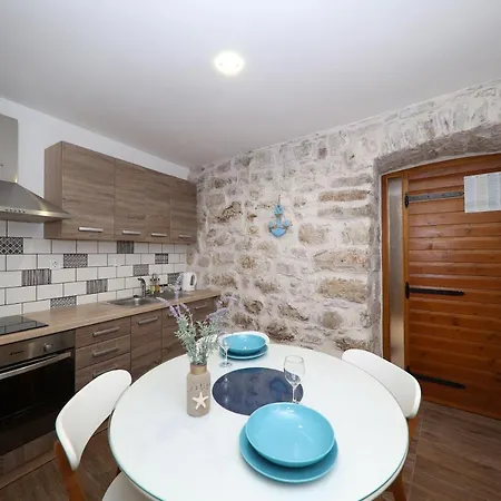 アパート Dvor ベティナ