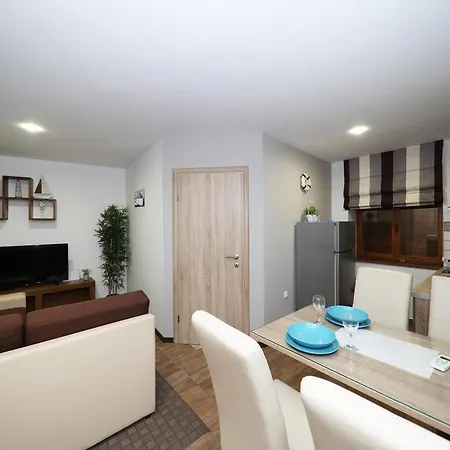 Dvor アパート ベティナ