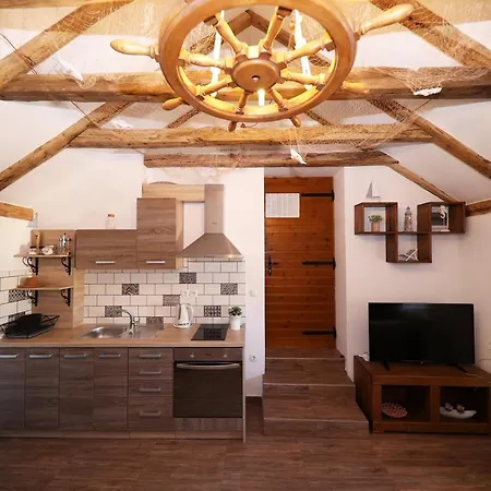 Dvor Apartament Betina (Sibenik-Knin)