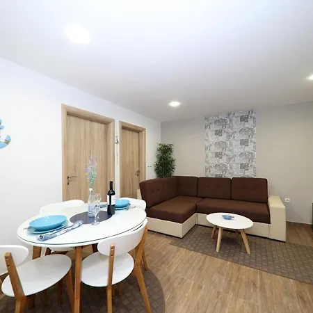 アパート Dvor ベティナ