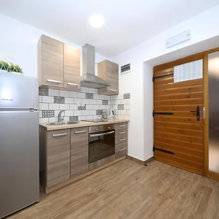 アパート Dvor ベティナ