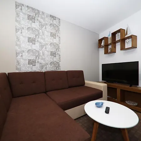 Dvor アパート ベティナ