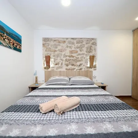 Dvor Apartmán Betina (Sibenik-Knin)