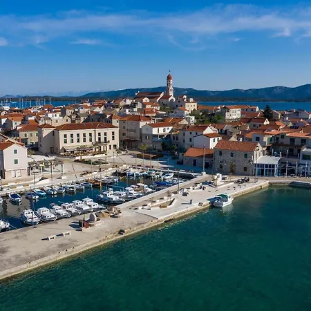 Dvor * Betina (Sibenik-Knin)