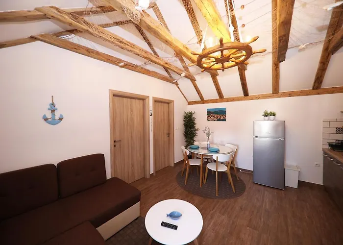 Dvor * Betina (Sibenik-Knin)