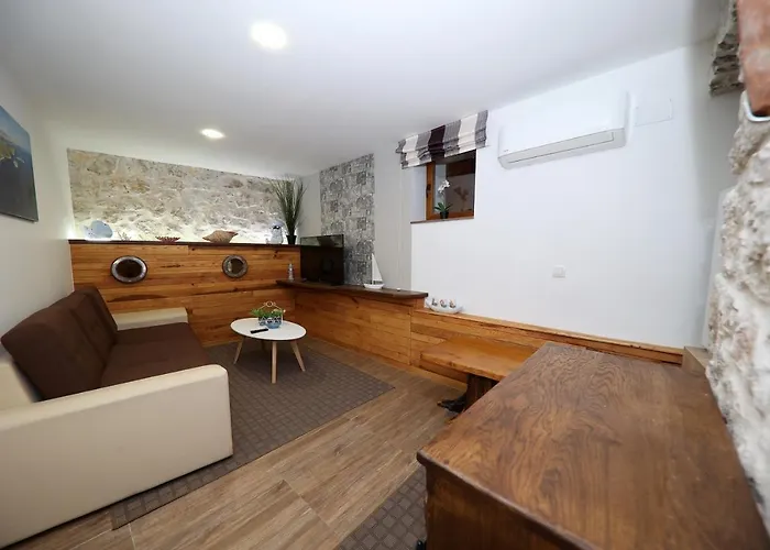 Dvor Betina (Sibenik-Knin)