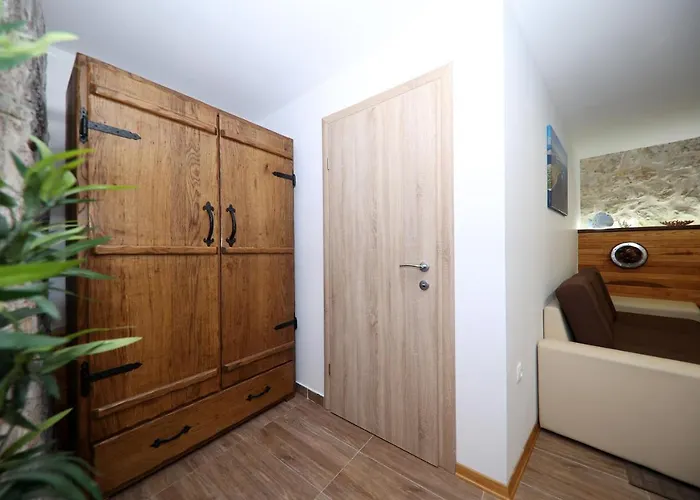 Dvor Betina (Sibenik-Knin)