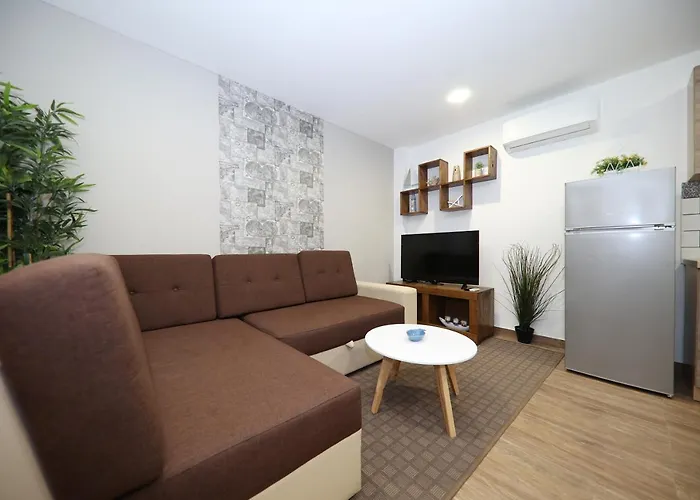 Dvor Betina (Sibenik-Knin)