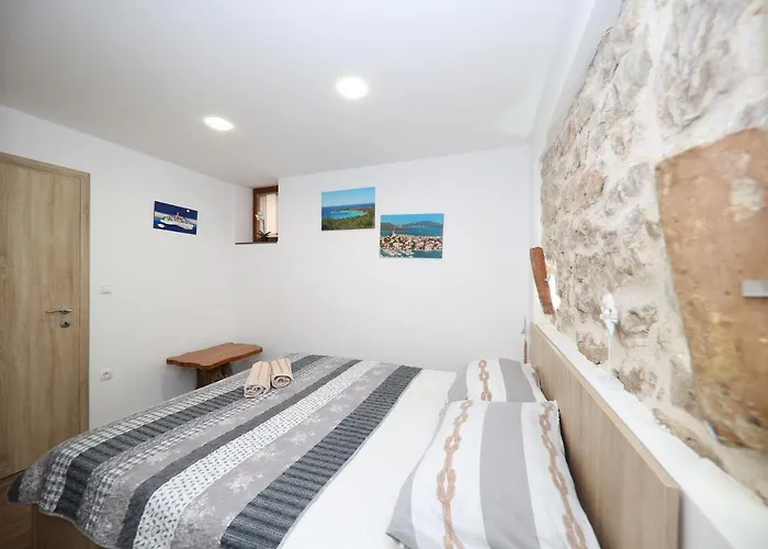 Dvor Betina (Sibenik-Knin)