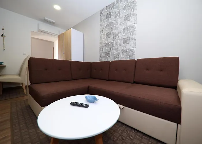 Dvor * Betina (Sibenik-Knin)