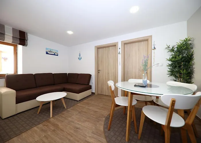 Dvor Betina (Sibenik-Knin)