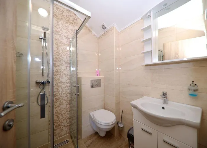 Dvor Betina (Sibenik-Knin)