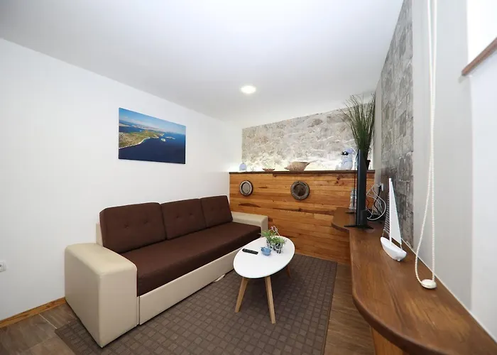 Dvor * Betina (Sibenik-Knin)