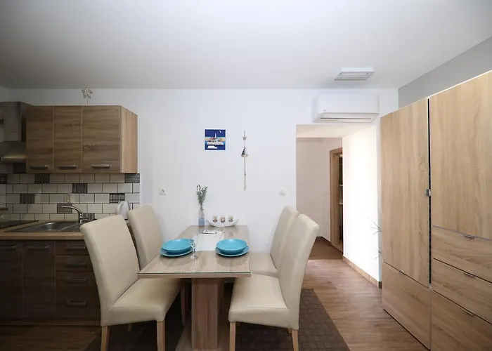 Dvor Betina (Sibenik-Knin)