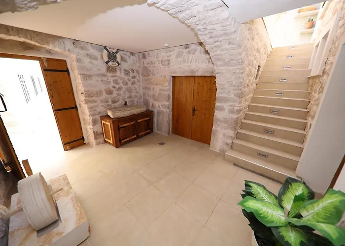 Dvor Betina (Sibenik-Knin)