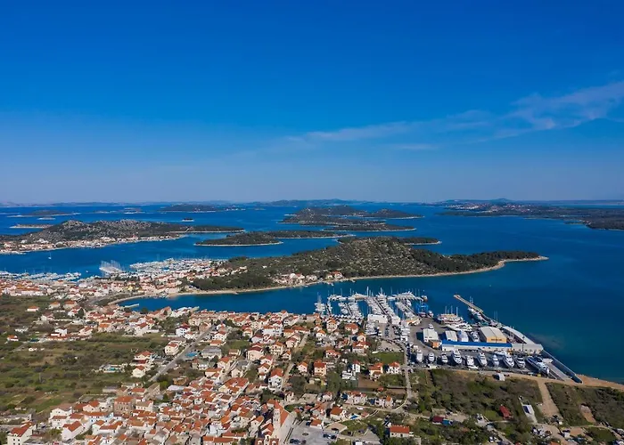 Dvor Betina (Sibenik-Knin)